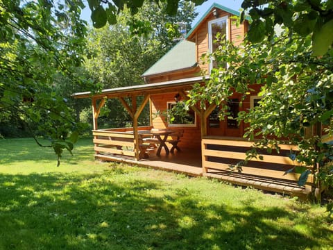 Property building, Spring, Day, Natural landscape, Garden, Garden view, Parking