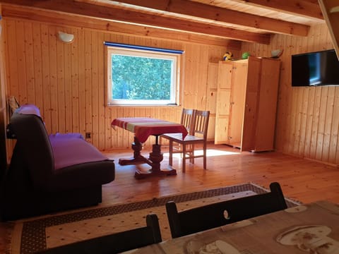 Communal lounge/ TV room, Communal lounge/ TV room, TV and multimedia, Living room, Seating area, Evening entertainment