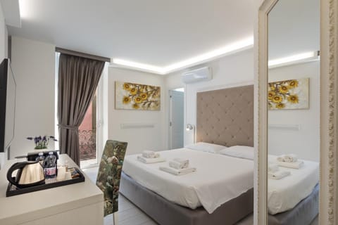 Bedroom, minibar