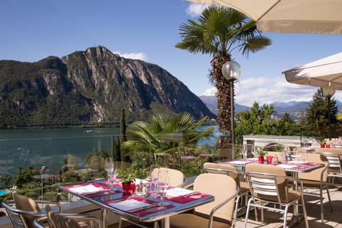 Restaurant/places to eat, Balcony/Terrace, Mountain view