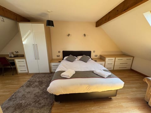 Bed, Photo of the whole room, Bedroom, wardrobe