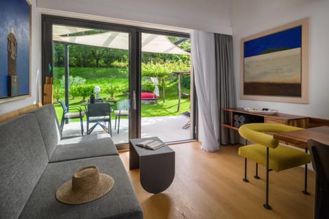 Balcony/Terrace, Living room, Seating area, Dining area, Garden view