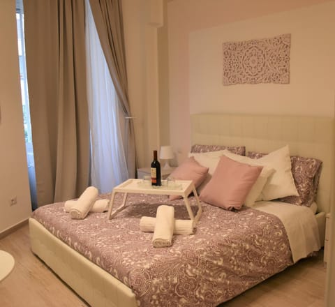 Bed, Photo of the whole room, Decorative detail