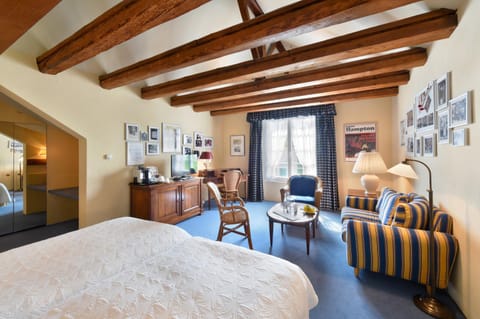 Living room, Bedroom