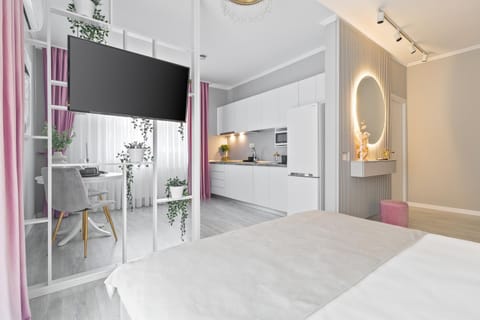 Bed, Kitchen or kitchenette, Photo of the whole room, Bedroom, minibar