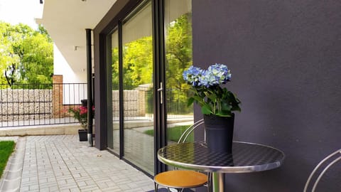 Facade/entrance, Balcony/Terrace