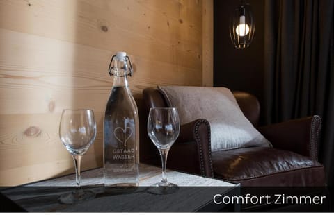 Photo of the whole room, Seating area