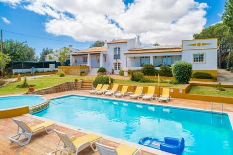 Property building, Garden, Garden view, Pool view, Swimming pool, sunbed