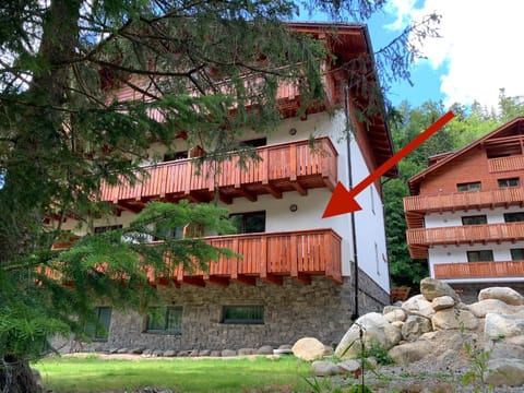 Property building, Location