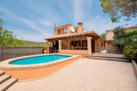 Facade/entrance, Swimming pool