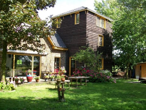 Property building, Facade/entrance, Garden, Garden view