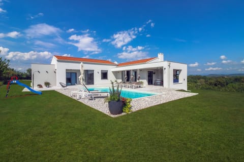 Property building, Garden, Swimming pool