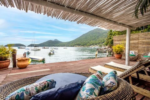 Living room, Lake view