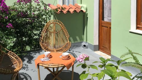 Facade/entrance, Balcony/Terrace