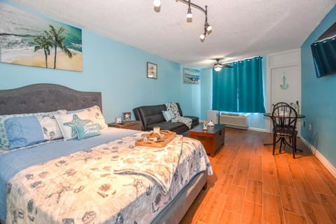 TV and multimedia, Living room, Seating area, Dining area, Bedroom