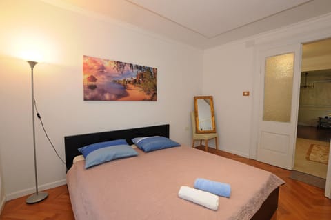 Bed, Bedroom, Garden view, Sea view, towels