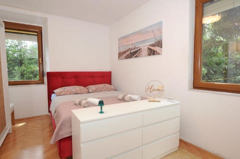 Photo of the whole room, Bedroom, Garden view, wardrobe