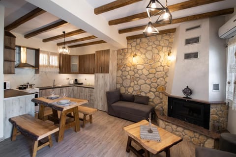 Kitchen or kitchenette, Living room, Seating area, Dining area
