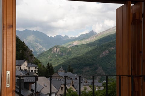 Balcony/Terrace, Mountain view