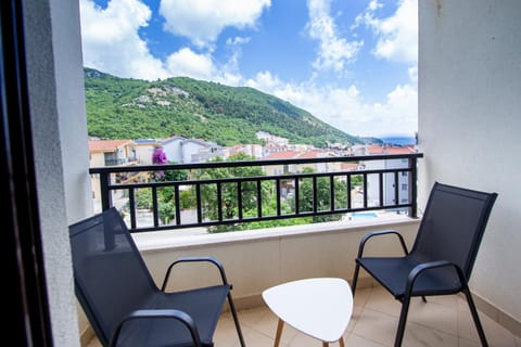 Balcony/Terrace, Mountain view, Sea view