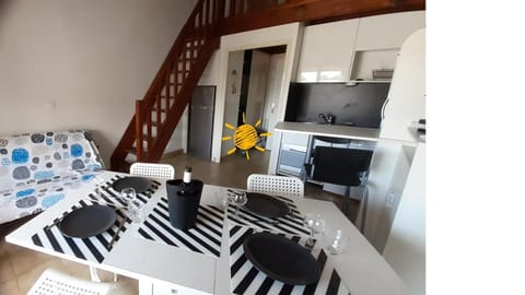 Appartement terrasse vue mer, plage gorguette à 1 minute à pied, wifi,clim parking collectif Apartment in Sanary-sur-Mer