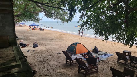 Nearby landmark, Day, People, Natural landscape, Beach, Sea view, group of guests
