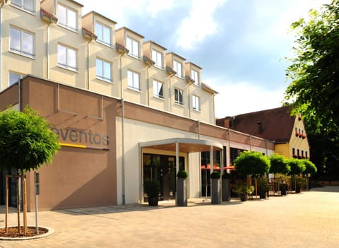 Property building, Facade/entrance, Day