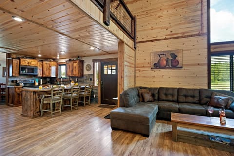 Set the Hook by KABINO Fire Pit Sleeper Sofa Loft 2 Living Rooms Grill WiFi House in Island Park