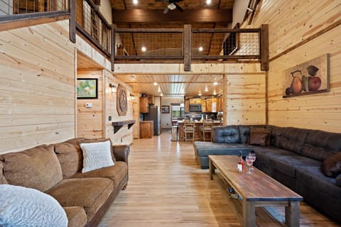 Set the Hook by KABINO Fire Pit Sleeper Sofa Loft 2 Living Rooms Grill WiFi House in Island Park