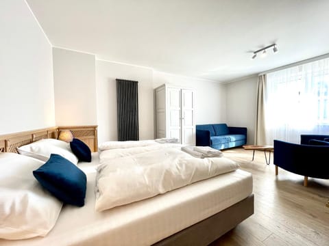 Bed, Photo of the whole room, Seating area, Bedroom