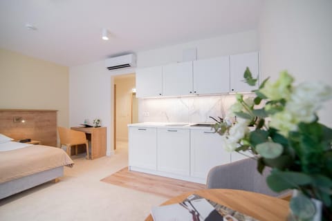 Bed, Kitchen or kitchenette, Photo of the whole room