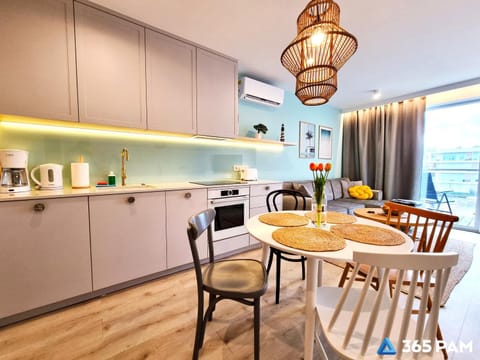 Kitchen or kitchenette, Living room, Seating area, Dining area, air conditioner