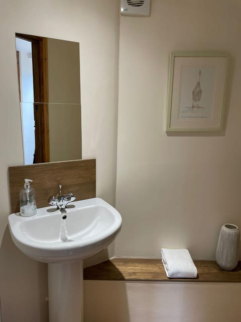 Bluebell Cottage at The Old Tractor Barn Apartment in Cherwell District