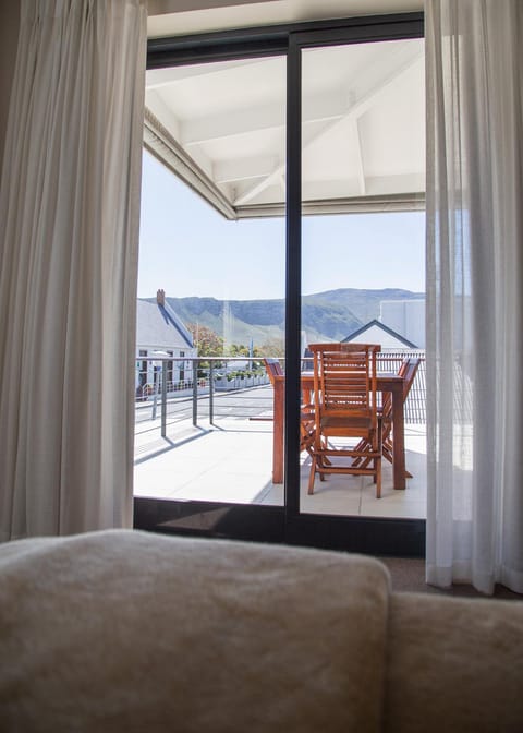 Marine Square Luxury Suites Apartment in Hermanus