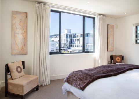 Marine Square Luxury Suites Apartment in Hermanus