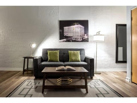 Contemporary 2BR 2BA Apartment by CozySuites Apartment in Indianapolis