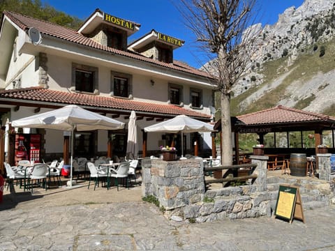 Property building, Restaurant/places to eat