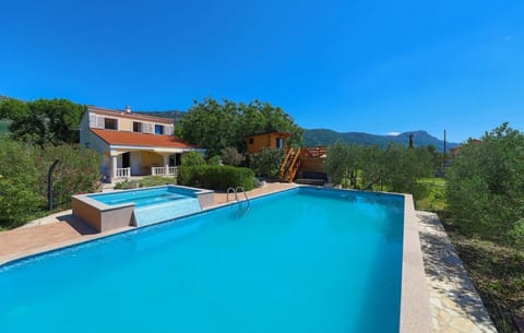 Property building, Garden, Sauna, Balcony/Terrace, Swimming pool