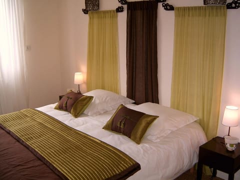 Bed, Photo of the whole room