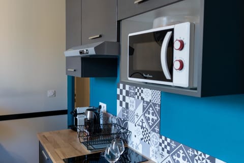 Kitchen or kitchenette, oven, stove