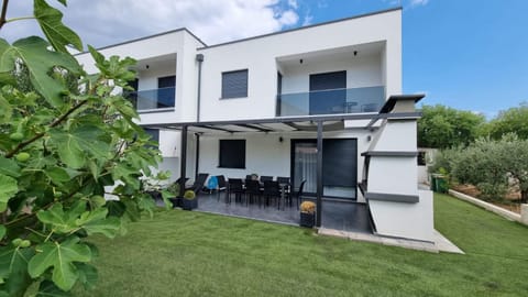 Holiday House Gavran House in Šibenik-Knin County, Croatia