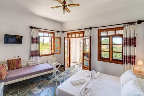 Bed, Seating area