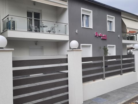 Property building, Facade/entrance, Property logo or sign, Balcony/Terrace, Quiet street view