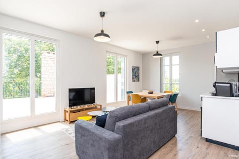 Living room, Seating area, Dining area