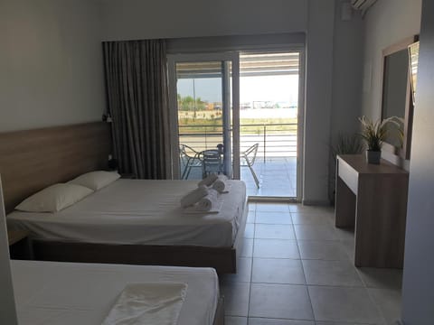 Bed, Balcony/Terrace, Photo of the whole room, Bedroom