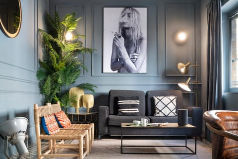 Living room, Seating area