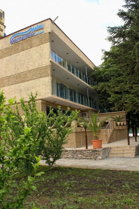Facade/entrance
