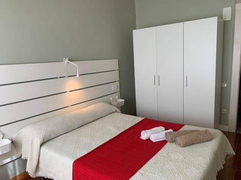 Bed, Bedroom, towels, wardrobe