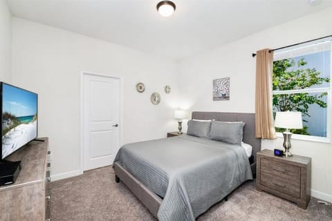 NEW BETHEL Orlando Villa With Pvt Pool Jacuzzi, Game Room and close to Disney House in Davenport