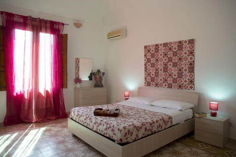 Balcony/Terrace, Photo of the whole room, Decorative detail